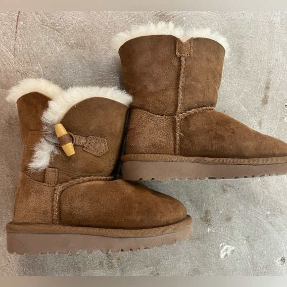 VGUC UGG Barrel Button Closure Toddler Boots - size 8 - Picture 11 of 12